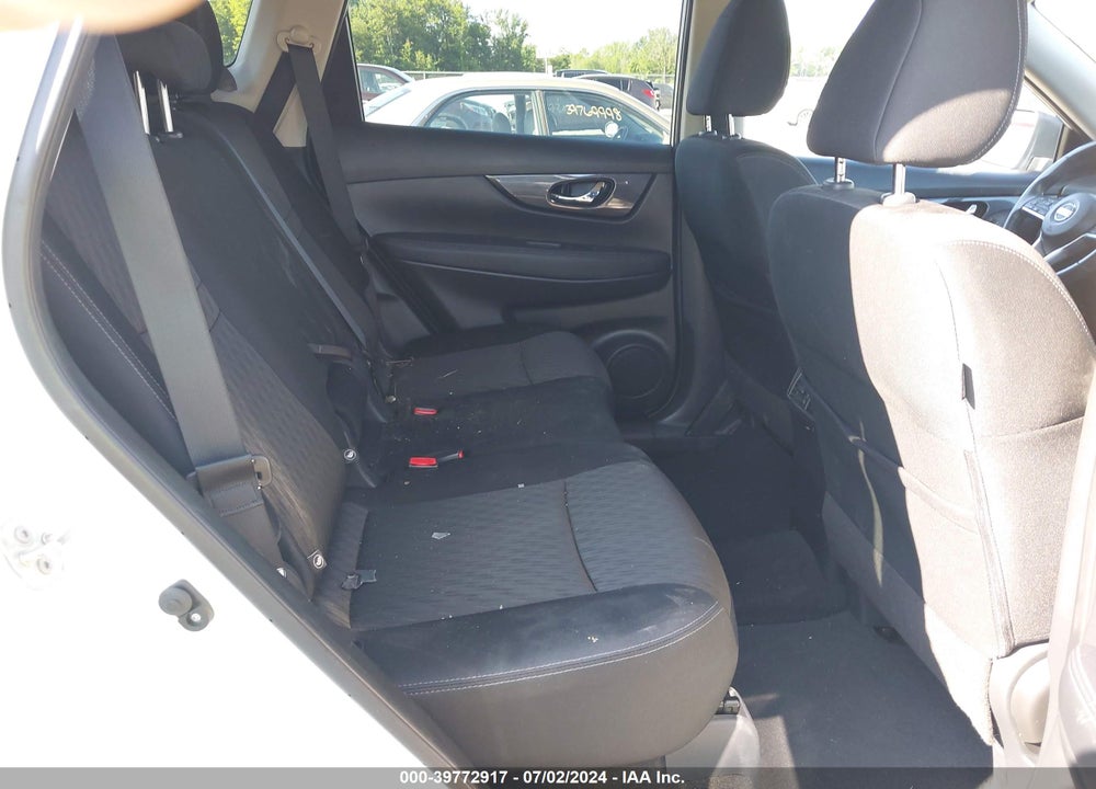 2018 NISSAN ROGUE SV VIN: KNMAT2MV7JP527202