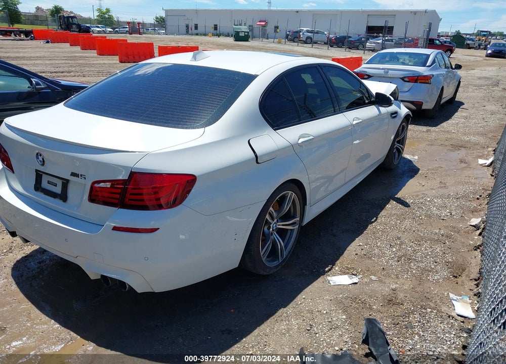 2013 BMW M5 VIN: WBSFV9C59DD096807