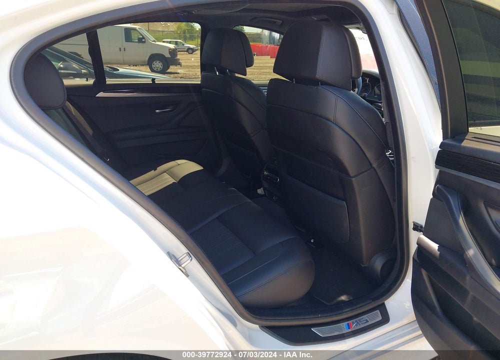 2013 BMW M5 VIN: WBSFV9C59DD096807