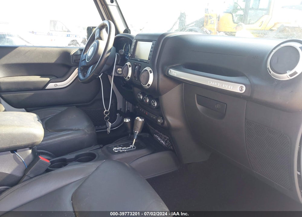 2014 JEEP WRANGLER UNLIMITED SAHARA VIN: 1C4BJWEG7EL271948