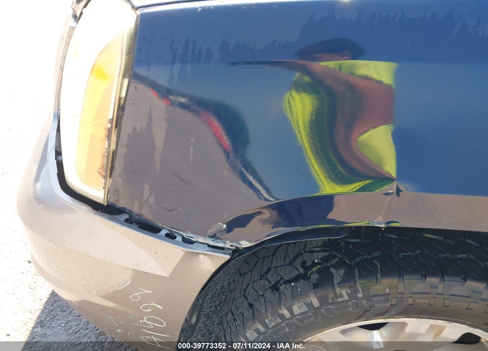 2007 GMC YUKON SLE VIN: 1GKFC13097R369632