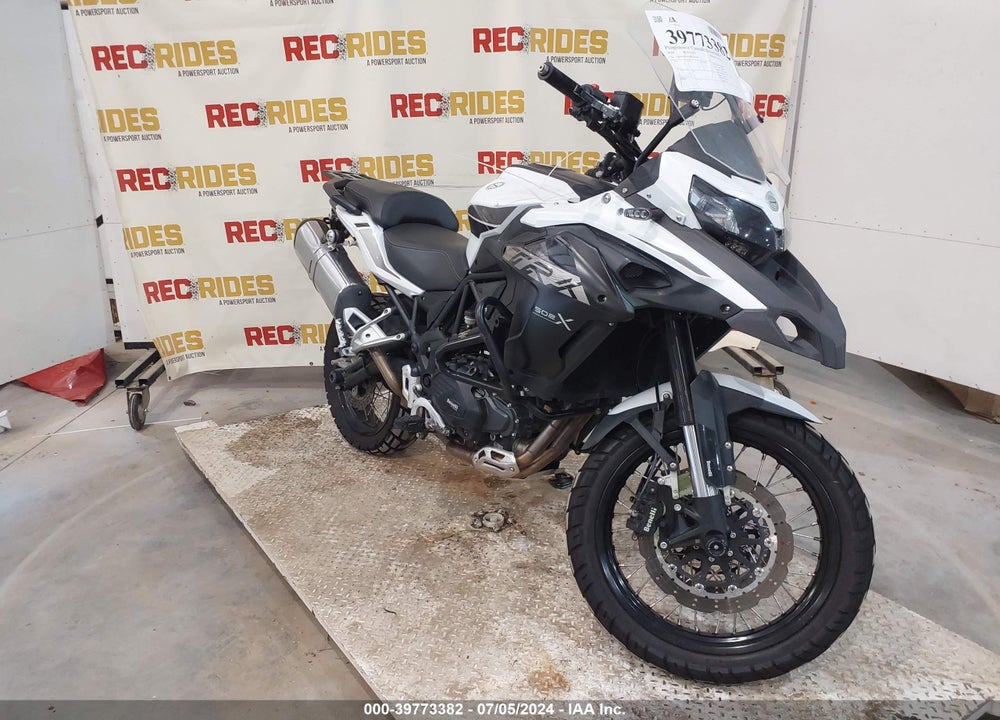 2020 BENELLI TREK 502X VIN: LBBPHF056NBD28196