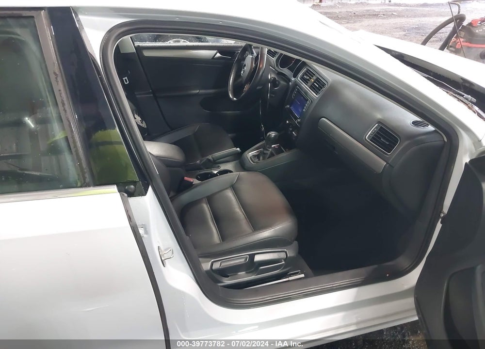 2017 VOLKSWAGEN JETTA 1.4T SE VIN: 3VWDB7AJ2HM346827