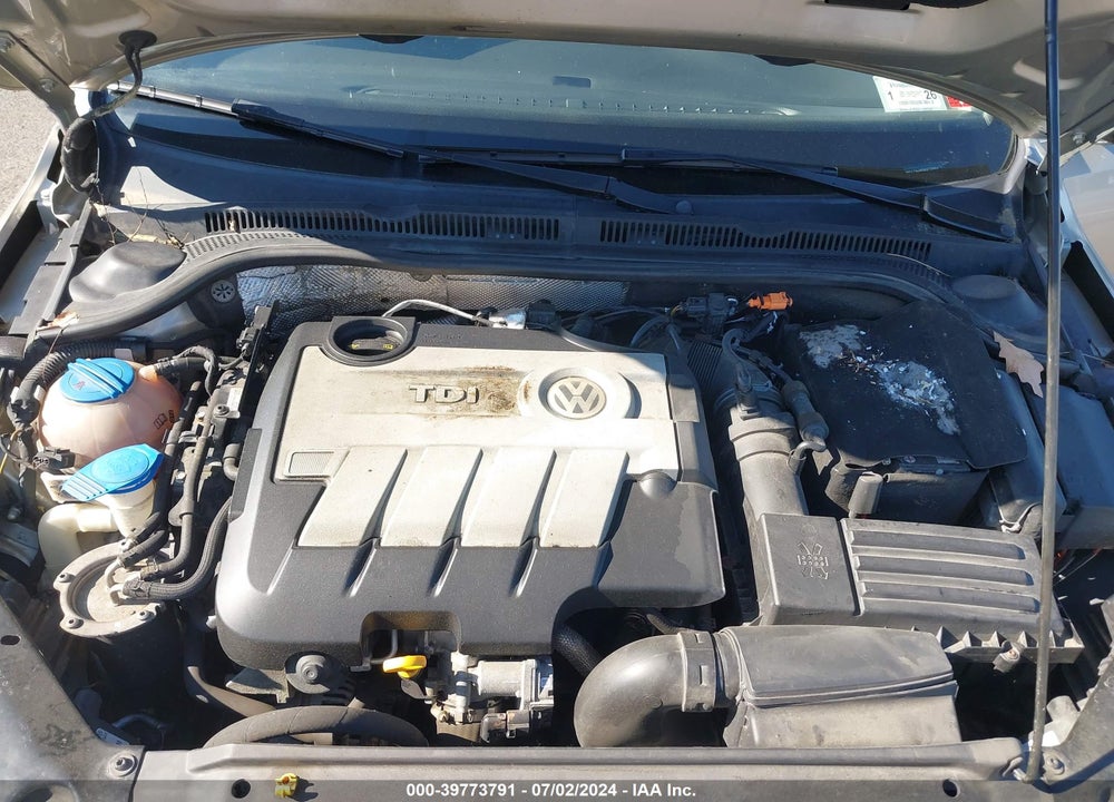 2014 VOLKSWAGEN JETTA 2.0L TDI VIN: 3VWLL7AJ4EM272864