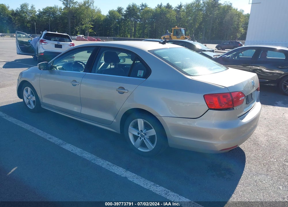 2014 VOLKSWAGEN JETTA 2.0L TDI VIN: 3VWLL7AJ4EM272864