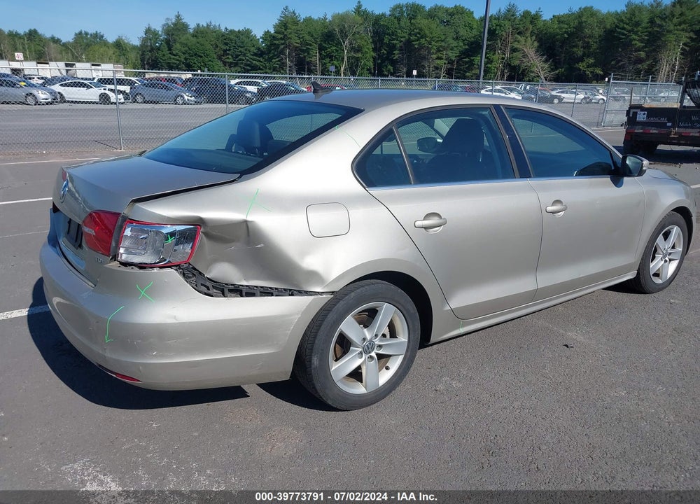 2014 VOLKSWAGEN JETTA 2.0L TDI VIN: 3VWLL7AJ4EM272864