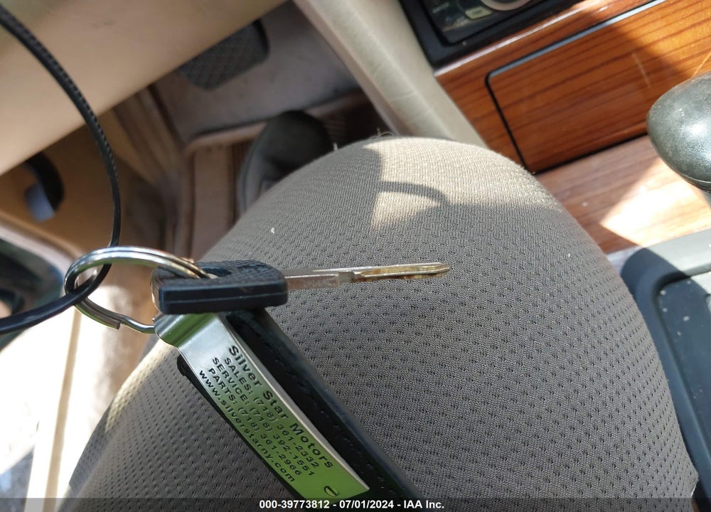1995 MERCEDES-BENZ E VIN: WDBEA32E0SC213883