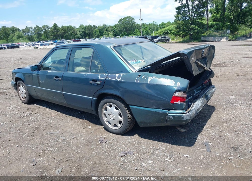 1995 MERCEDES-BENZ E VIN: WDBEA32E0SC213883