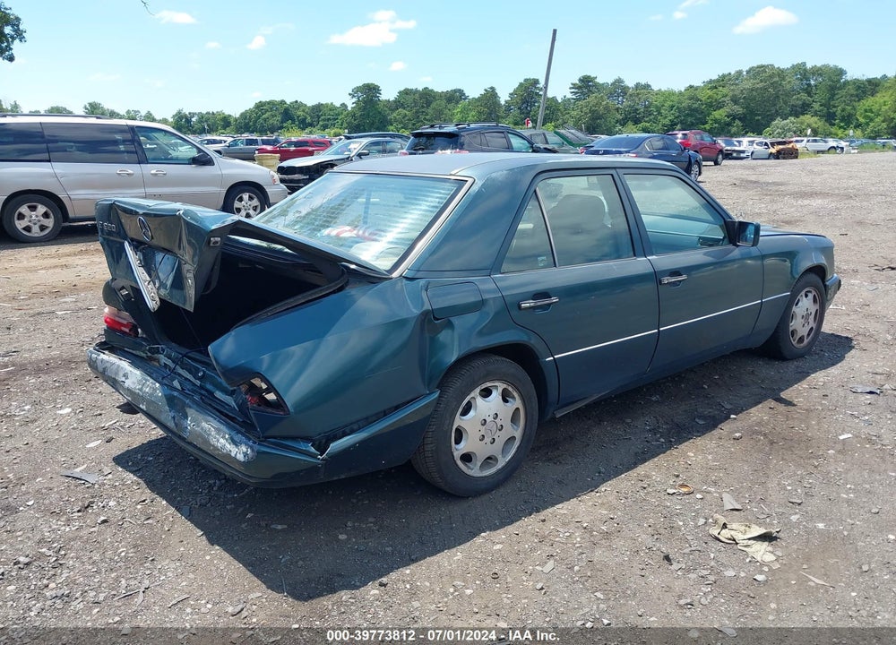 1995 MERCEDES-BENZ E VIN: WDBEA32E0SC213883