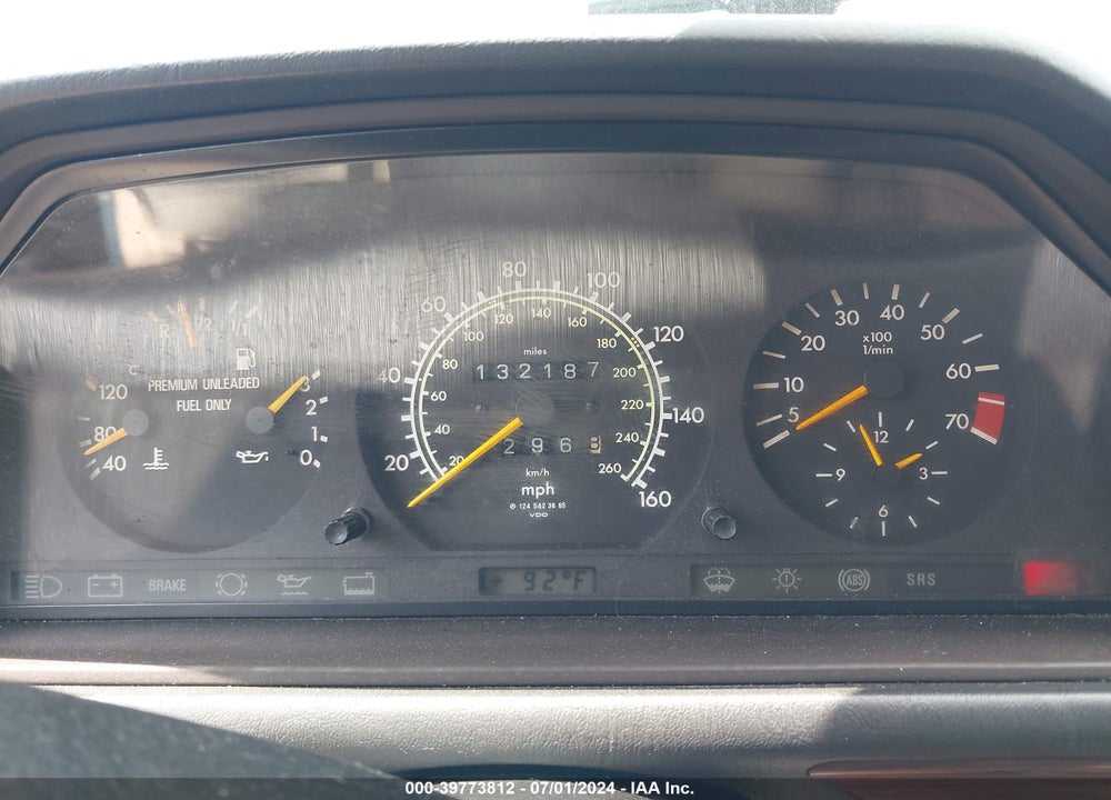 1995 MERCEDES-BENZ E VIN: WDBEA32E0SC213883