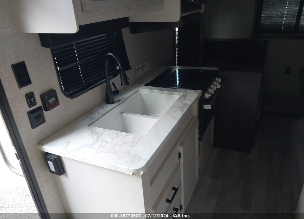 2022 JAYCO JAYFLIGHT 212QB VIN: 1UJBJ0BL3N17Z0988
