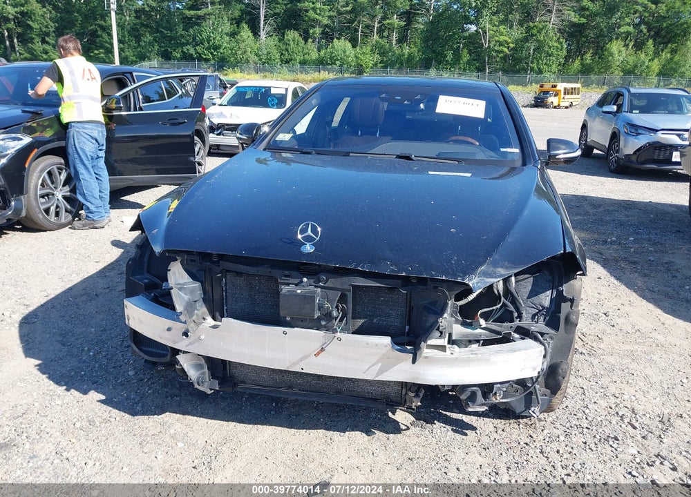 2016 MERCEDES-BENZ S 550 4MATIC VIN: WDDUG8FB2GA210176
