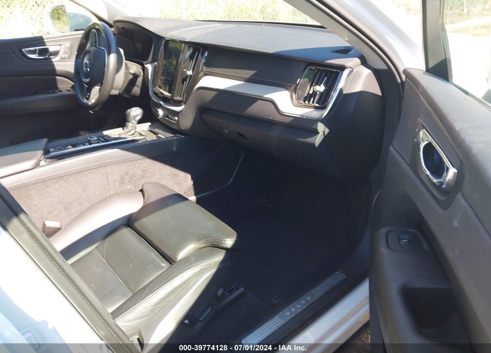 2018 VOLVO XC60 T6 INSCRIPTION VIN: LYVA22RL9JB074559