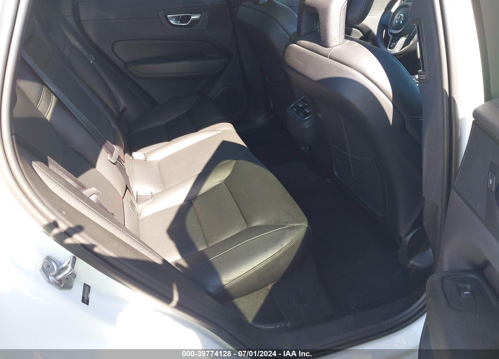 2018 VOLVO XC60 T6 INSCRIPTION VIN: LYVA22RL9JB074559