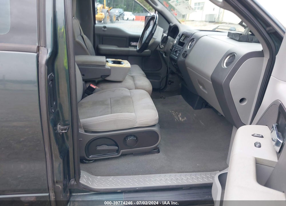 2005 FORD F-150 STX/XLT VIN: 1FTRF02W05KC57422