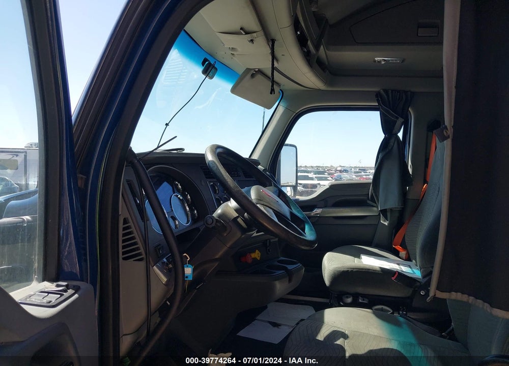 2019 KENWORTH T680 VIN: 1XKYDP9X8KJ233027