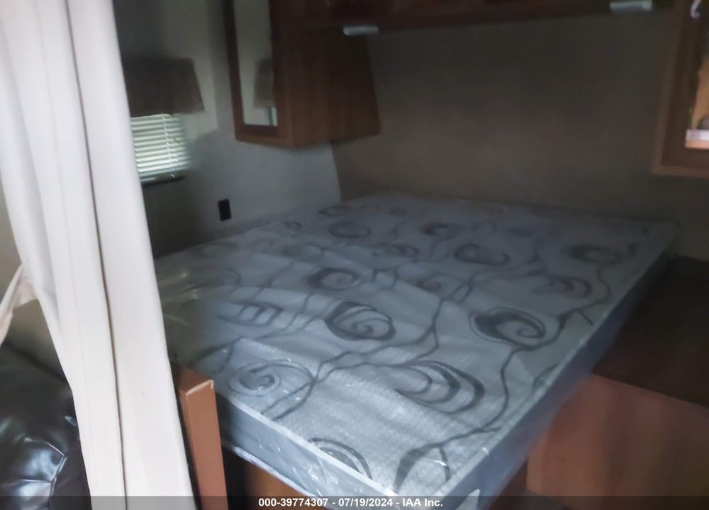 2017 AVENGER TRAVEL TRAILER VIN: 5ZT2AVRB9HB912812