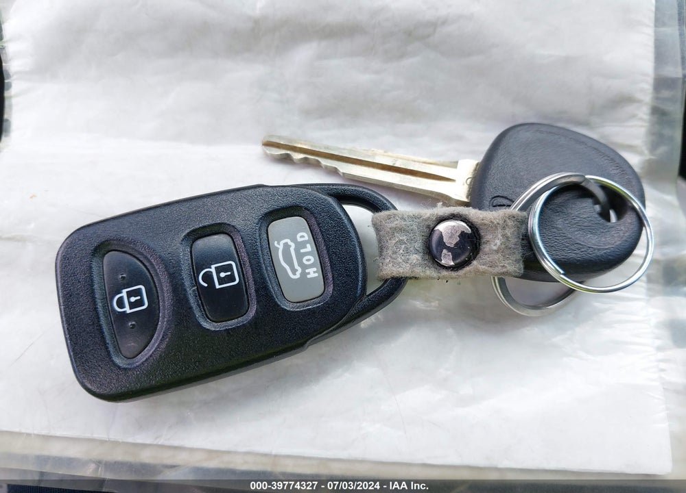 2012 HYUNDAI ELANTRA LIMITED (ULSAN PLANT) VIN: KMHDH4AE3CU180059