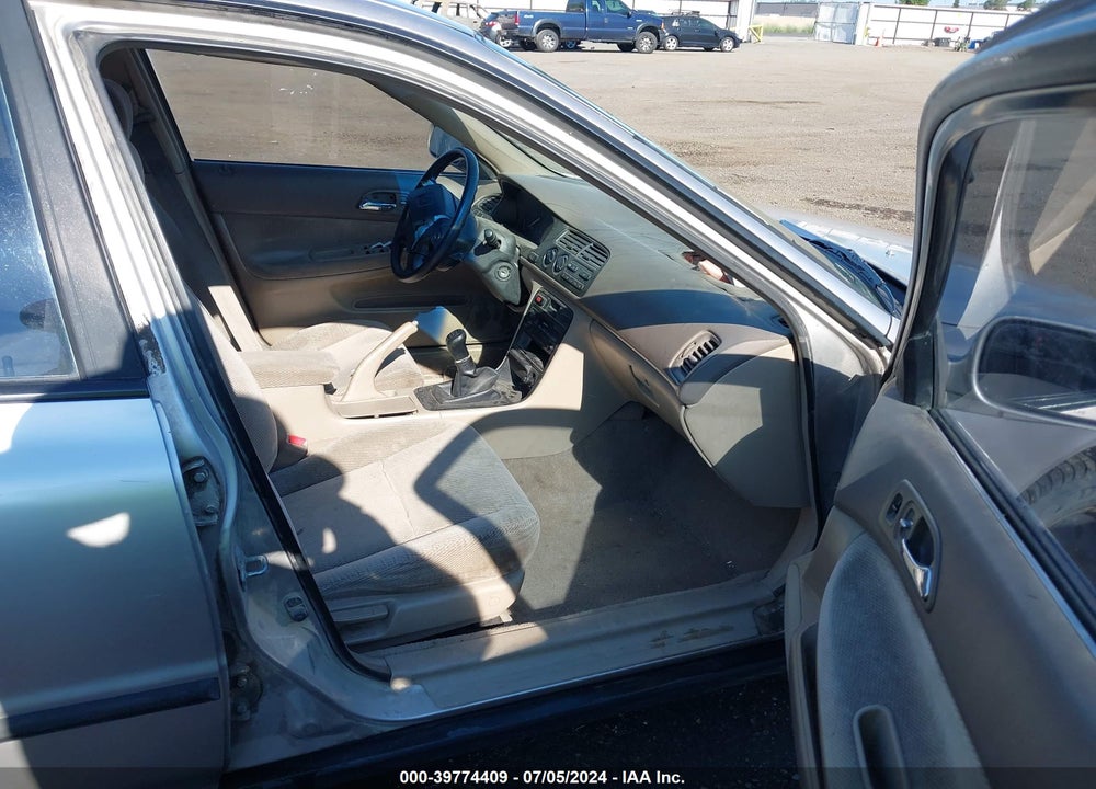 1997 HONDA ACCORD LX VIN: 1HGCE1722VA003724