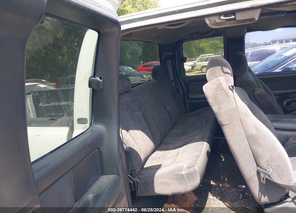 2000 CHEVROLET SILVERADO 1500 LS VIN: 1GCEK19T4YE311352