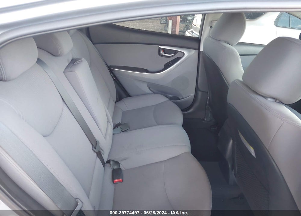 2016 HYUNDAI ELANTRA SE VIN: 5NPDH4AE7GH658679