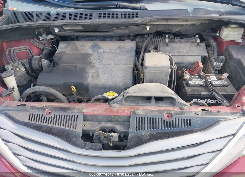2013 TOYOTA SIENNA XLE V6 8 PASSENGER VIN: 5TDYK3DC2DS347223