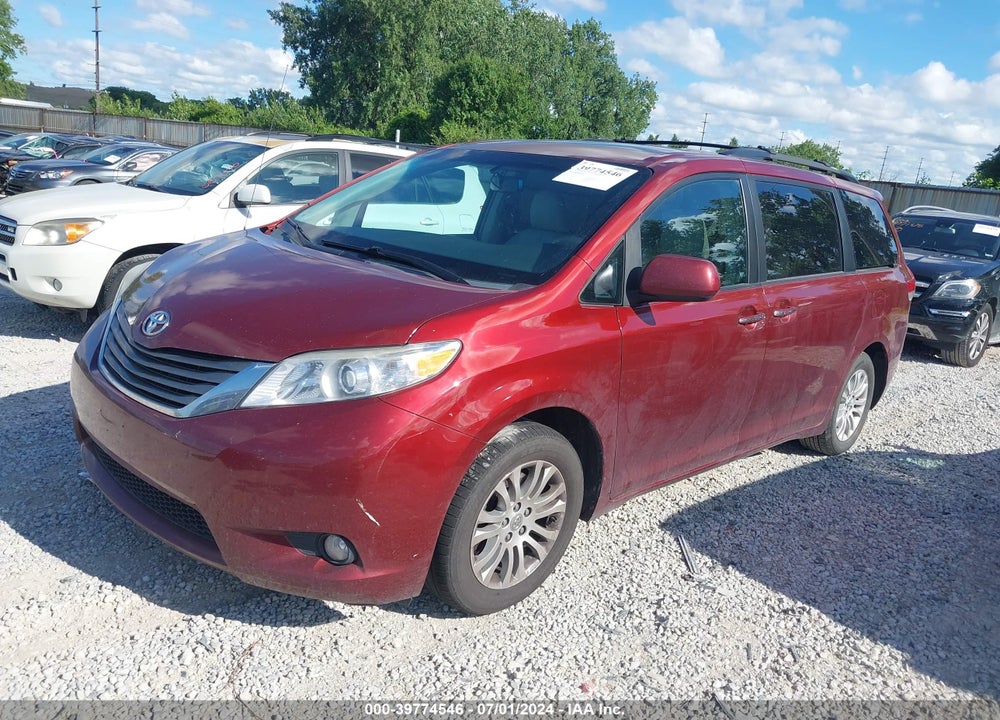 2013 TOYOTA SIENNA XLE V6 8 PASSENGER VIN: 5TDYK3DC2DS347223