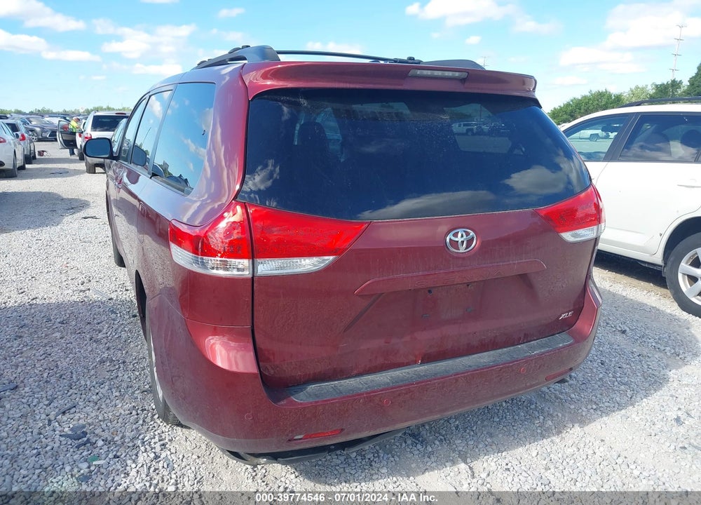 2013 TOYOTA SIENNA XLE V6 8 PASSENGER VIN: 5TDYK3DC2DS347223