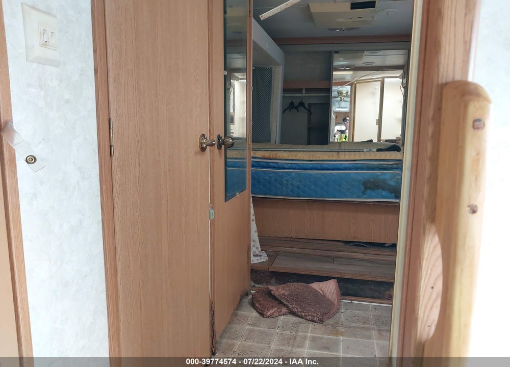 2002 KEYSTONE COACH KEYSTONE VIN: 4YDF3252X24058469