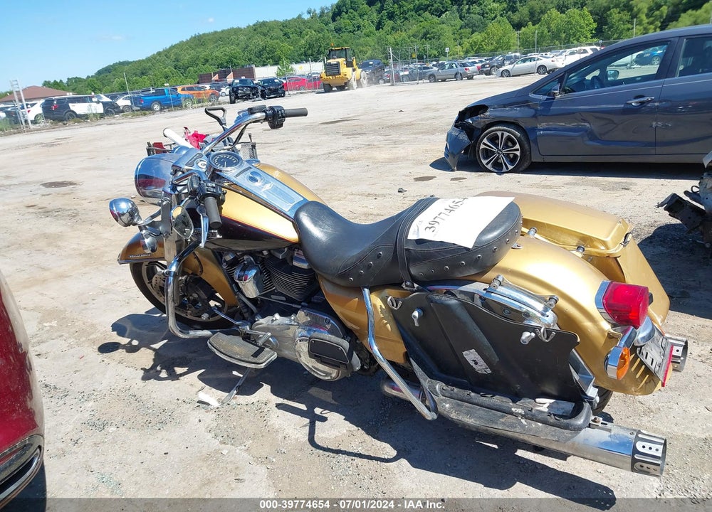 2017 HARLEY-DAVIDSON FLHR ROAD KING VIN: 1HD1FBC17HB638957