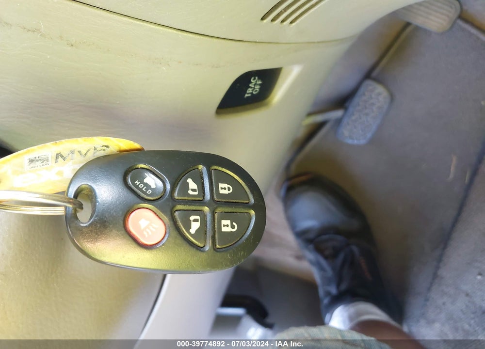 2005 TOYOTA SIENNA XLE LIMITED VIN: 5TDZA22C15S288171