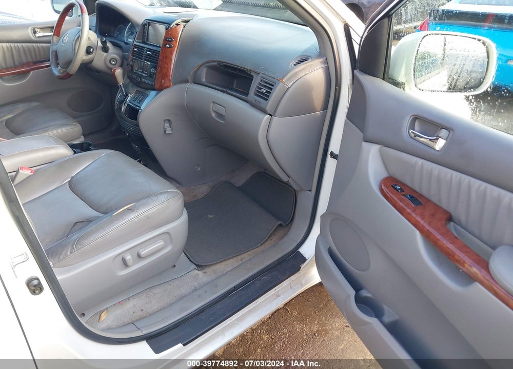 2005 TOYOTA SIENNA XLE LIMITED VIN: 5TDZA22C15S288171