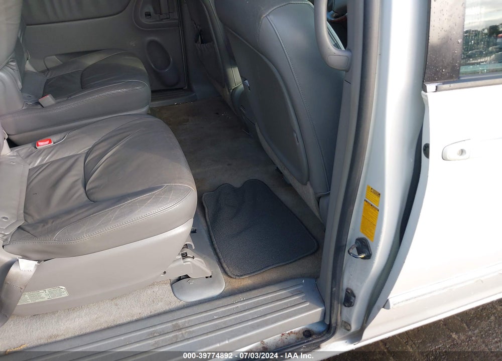 2005 TOYOTA SIENNA XLE LIMITED VIN: 5TDZA22C15S288171