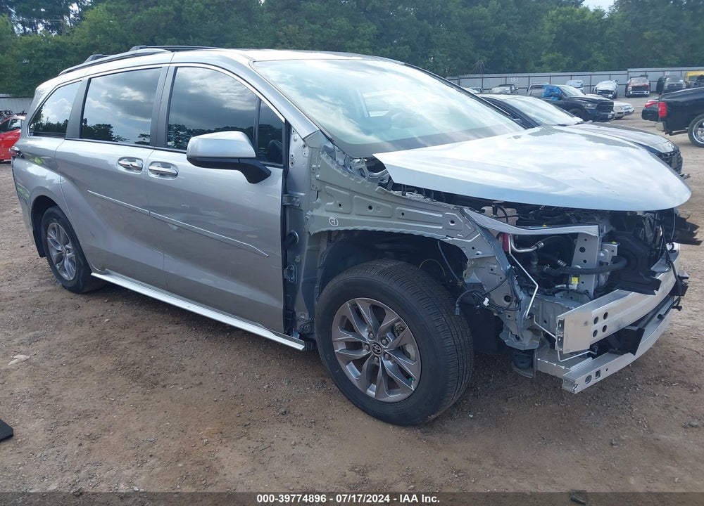 2022 TOYOTA SIENNA XLE VIN: 5TDYRKEC2NS134522