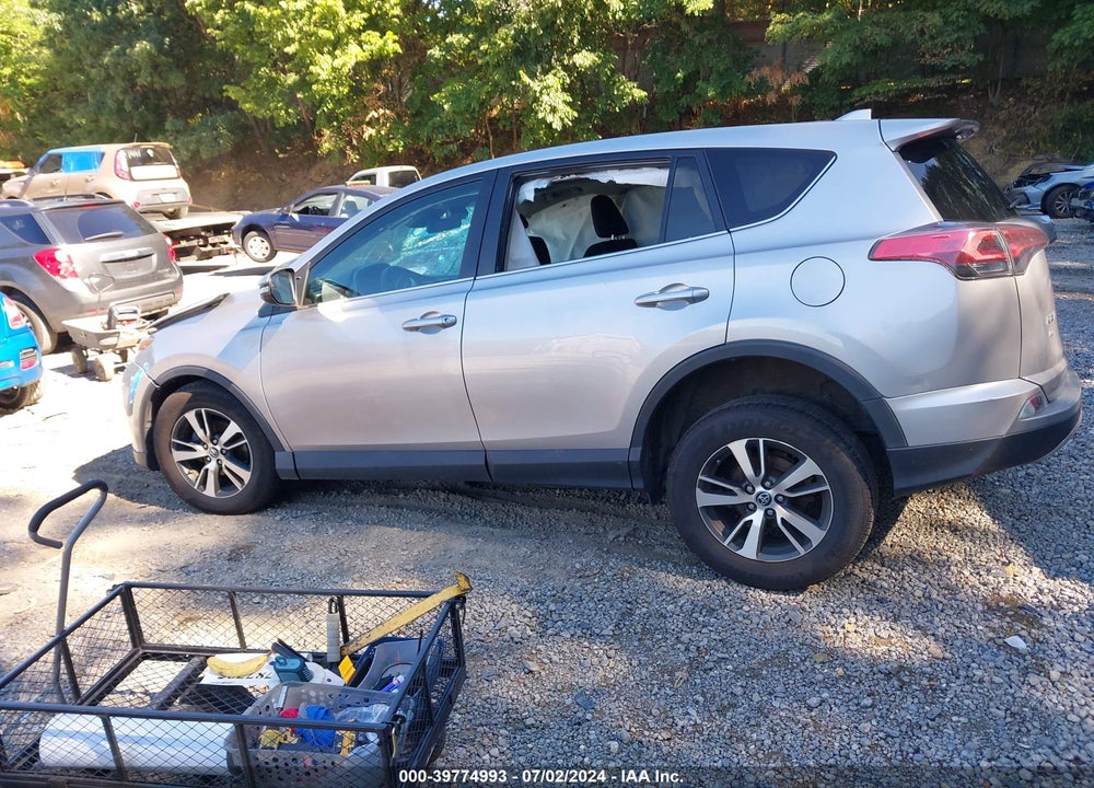 2018 TOYOTA RAV4 XLE VIN: 2T3RFREV1JW811933