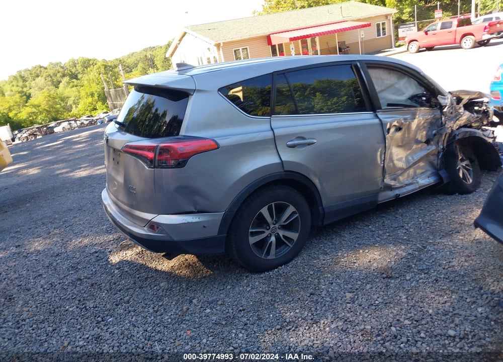 2018 TOYOTA RAV4 XLE VIN: 2T3RFREV1JW811933