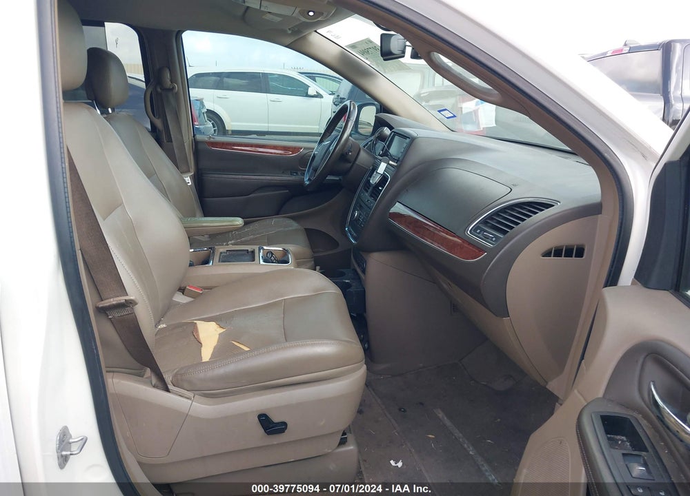 2011 CHRYSLER TOWN & COUNTRY TOURING-L VIN: 2A4RR8DG9BR716448