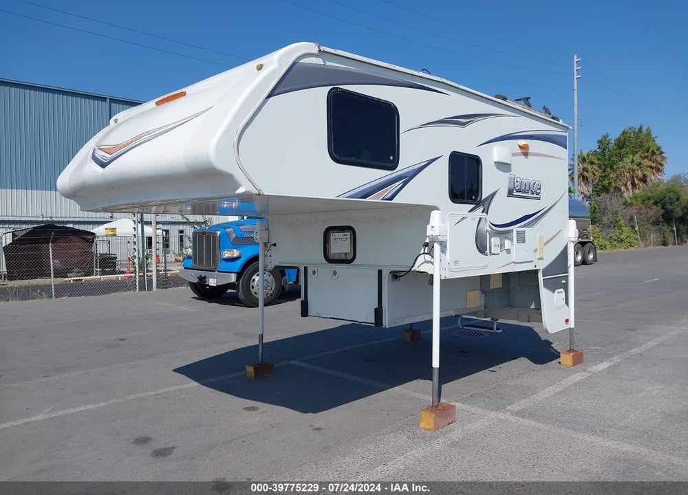 2013 LANCE CAMPER 1050S VIN: 169466