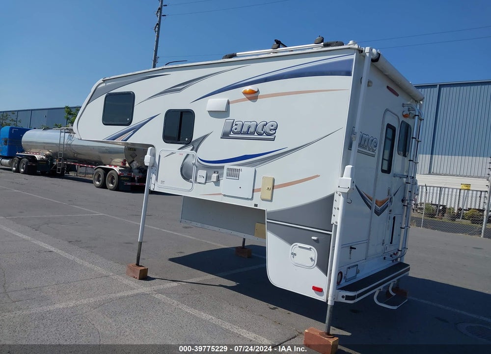 2013 LANCE CAMPER 1050S VIN: 169466