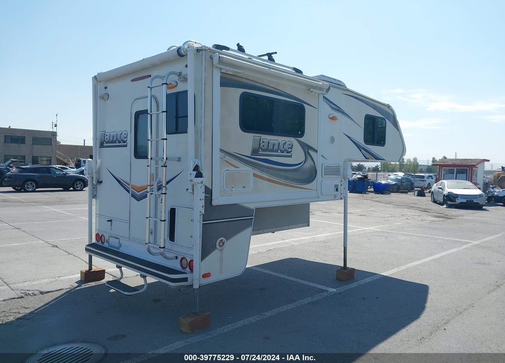 2013 LANCE CAMPER 1050S VIN: 169466