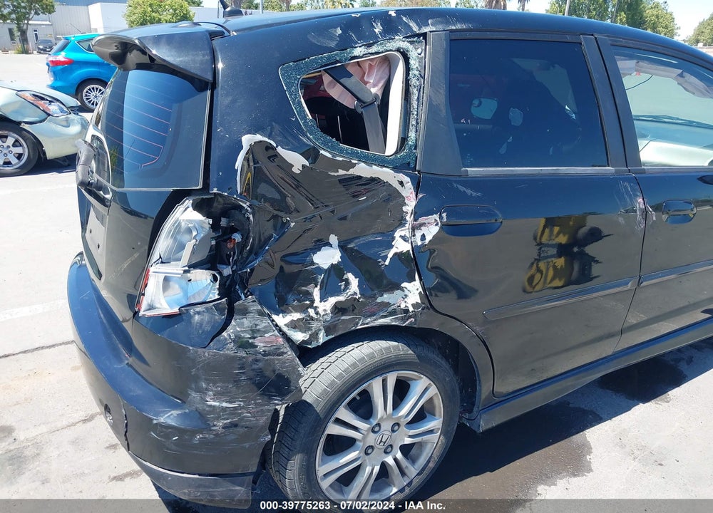 2010 HONDA FIT VIN: JHMGE8H64AC039258