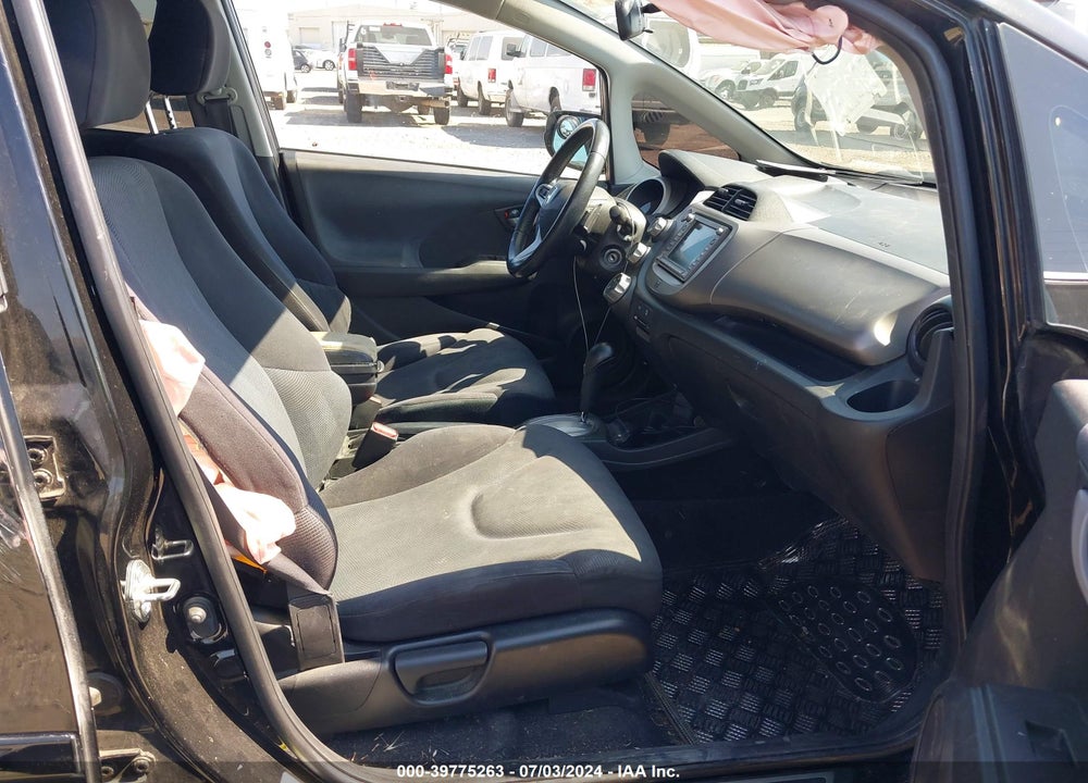 2010 HONDA FIT VIN: JHMGE8H64AC039258