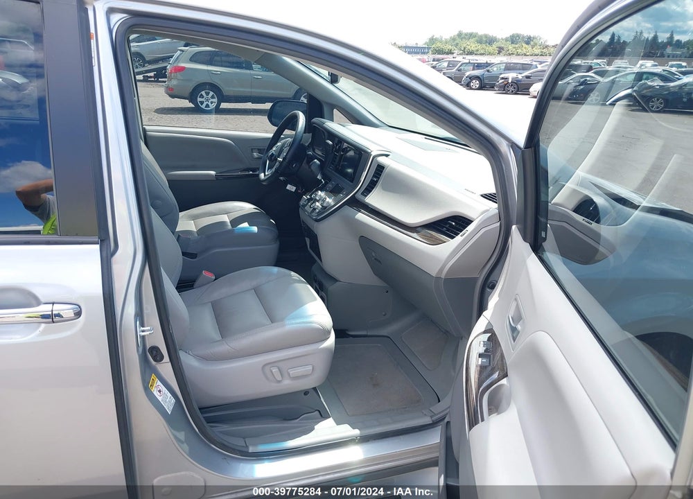 2016 TOYOTA SIENNA XLE PREMIUM 8 PASSENGER VIN: 5TDYK3DC2GS762580