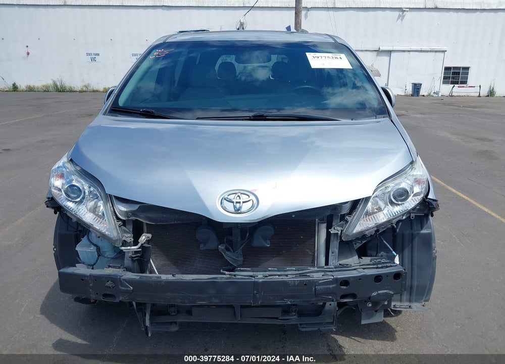 2016 TOYOTA SIENNA XLE PREMIUM 8 PASSENGER VIN: 5TDYK3DC2GS762580