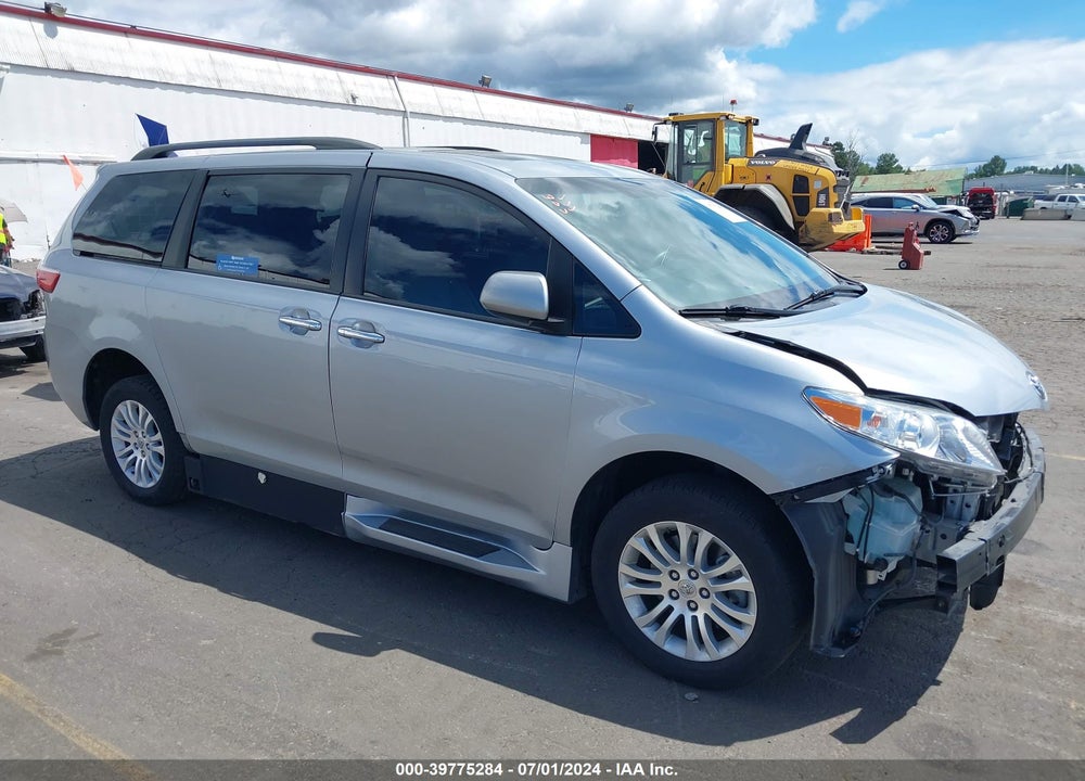 2016 TOYOTA SIENNA XLE PREMIUM 8 PASSENGER VIN: 5TDYK3DC2GS762580