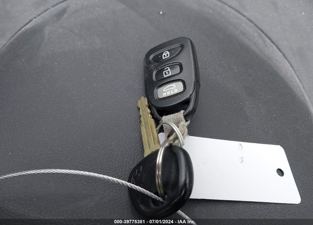 2013 HYUNDAI ELANTRA GLS VIN: 5NPDH4AE9DH197013