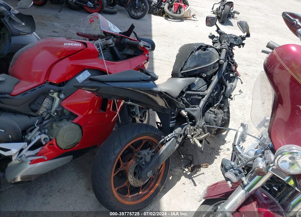 2015 YAMAHA YZFR3 VIN: MH3RH06Y4FK005990
