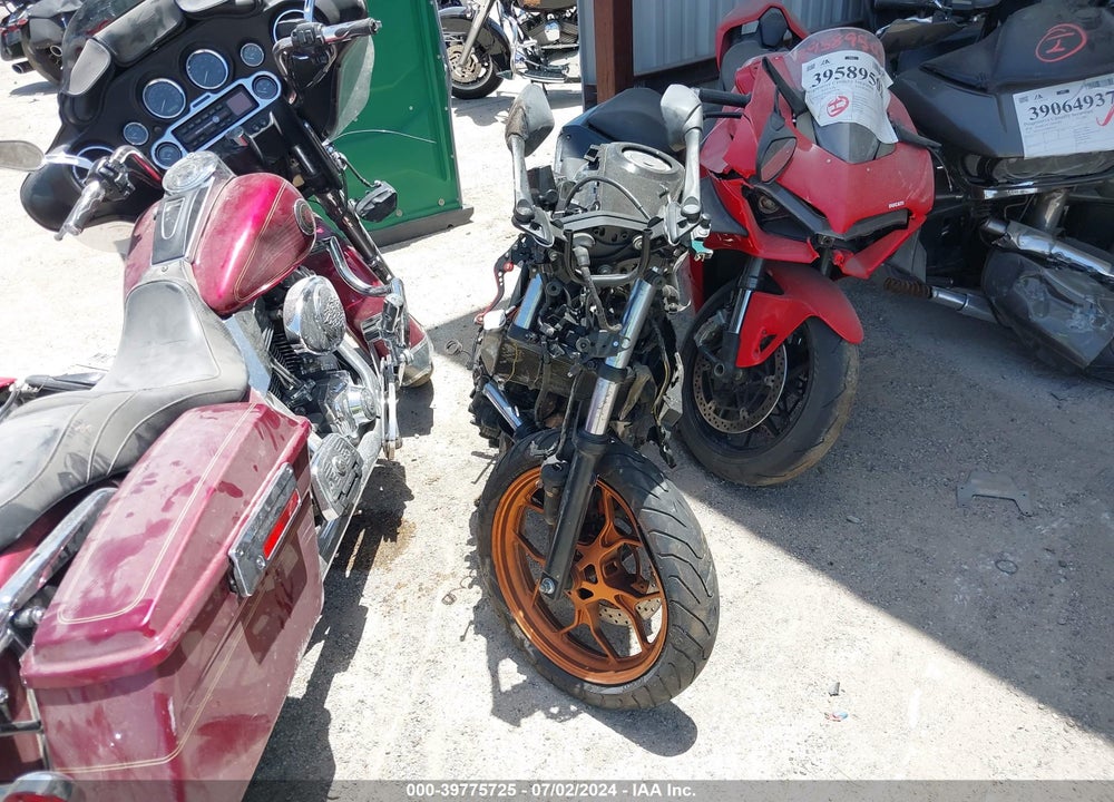 2015 YAMAHA YZFR3 VIN: MH3RH06Y4FK005990