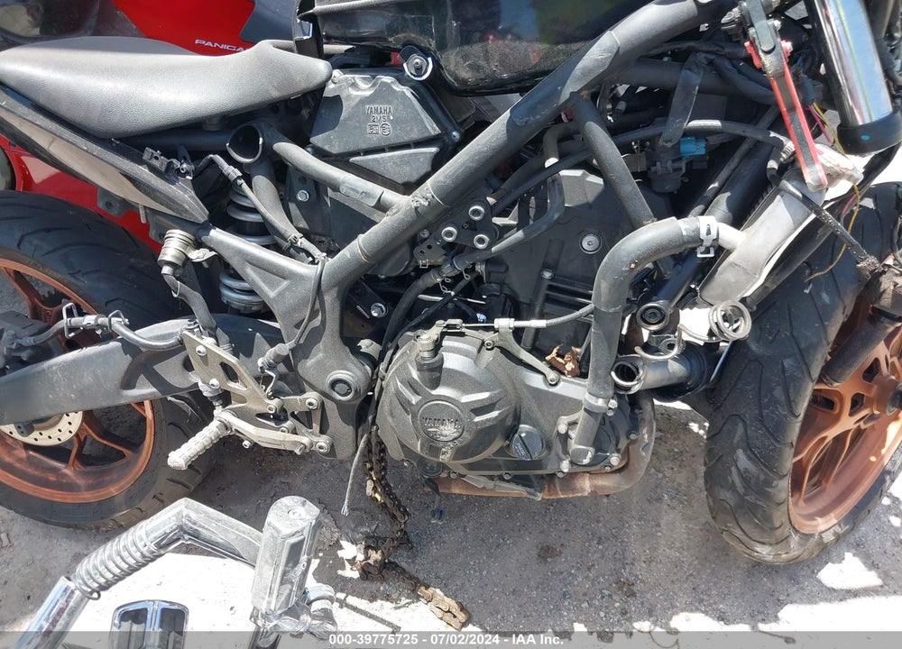 2015 YAMAHA YZFR3 VIN: MH3RH06Y4FK005990
