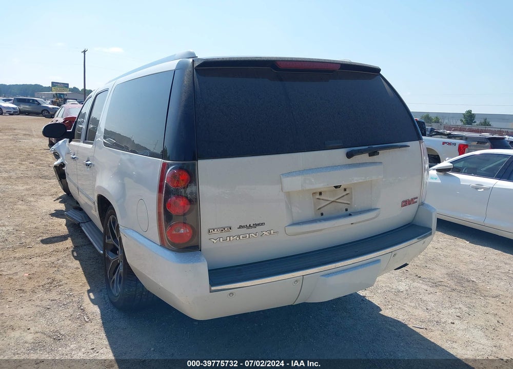 2011 GMC YUKON XL 1500 DENALI VIN: 1GKS1MEF9BR398208
